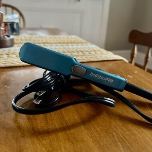 Mini/Travel BabylissPro Nano Titanium Flat Iron